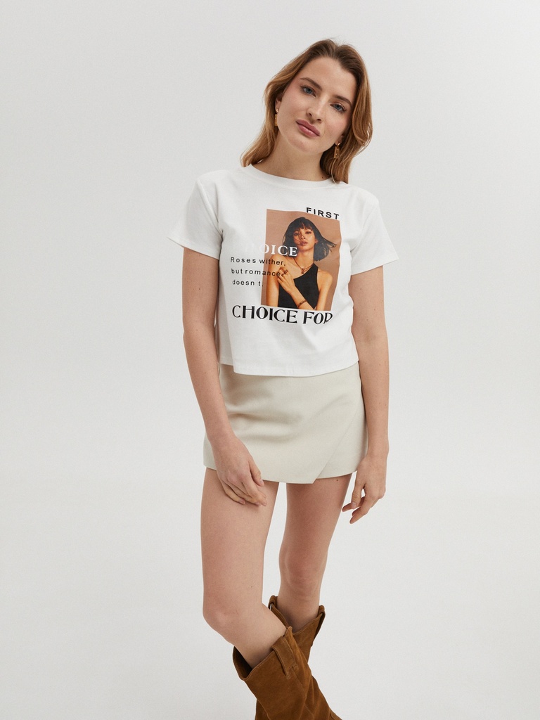Camiseta corta con manga corta hombros con almohadilla